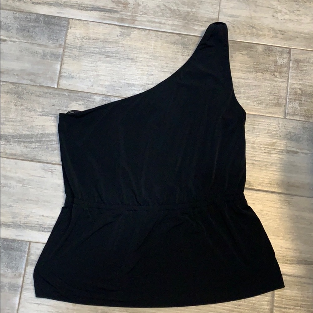 BANANA REPUBLIC HALF SHOULDER PEPLUM TOP